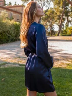 100% Seide Morgenmantel SOIE LASER Von Marjolaine -TraumMode Verkäufe morgenmantel seide kurz dunkelblau laser 0036 marjolaine 8 1