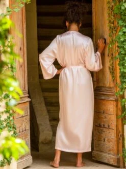 100% Seide Morgenmantel Lang LAURIAN Uni Von Marjolaine -TraumMode Verkäufe morgenmantel seide lang rosa laurian 0070 marjolaine 8 1 1 1