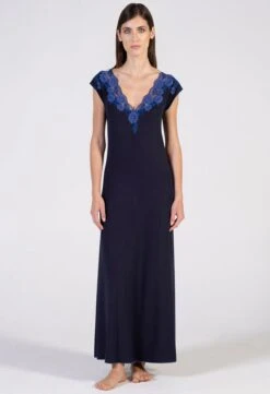 Modal Nachtkleid BLU Mit Spitze Lang Von Verdiani 11 Modal Nachtkleid BLU Mit Spitze Lang Von Verdiani -TraumMode Verkäufe neglige modal lang dunkelblau 4740 donna verdiani
