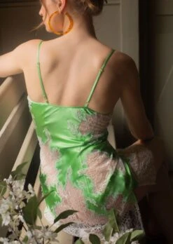 Stretchseide Negligé MELINDA Mit Spitze Marjolaine -TraumMode Verkäufe neglige seide melinda 4mel0103 apfelgruen marjolaine 2 1 1