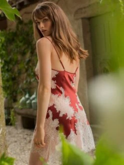 Stretchseide Negligé MELINDA Mit Spitze Marjolaine -TraumMode Verkäufe neglige seide melinda 4mel0103 rost rot marjolaine 2 1 1