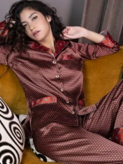 Seidenpyjama NOANE PRINT Ziegelrot-schwarz Von Marjolaine -TraumMode Verkäufe pyjama noane print imp brique 4noa5501 marjolaine
