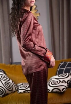 Seidenpyjama NOANE PRINT Ziegelrot-schwarz Von Marjolaine -TraumMode Verkäufe pyjama noane print imp brique 4noa5501 marjolaine 4