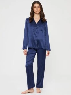 Seide Pyjama 2-tlg. SETA No. 9 Von Chiara Fiorini 23 Seide Pyjama 2-tlg. SETA No. 9 Von Chiara Fiorini -TraumMode Verkäufe schlafanzug seide dunkelblau gc180 chiara fiorini 1
