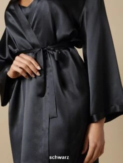 100% Seide Morgenmantel SOIE LASER Uni Von Marjolaine -TraumMode Verkäufe seide morgenmantel laser laurian schwarz soie unie marjolaine 2 1 1