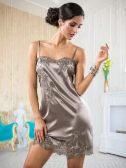 Seta Superior Seiden-Nachthemd VALIDA Von Cotton Club -TraumMode Verkäufe seide neglige valida taupe seta superior cotton club