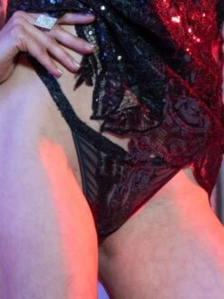 Pailletten String ETIENNE Von RCrescentini Notre Dame -TraumMode Verkäufe string etienne pailletten schwarz notredame rcrescentini 3